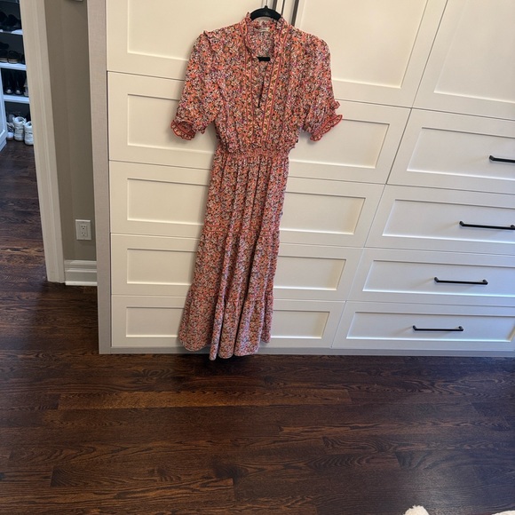 Max Studio Dresses & Skirts - Max Studio Floral Patterned Fabric - Size S